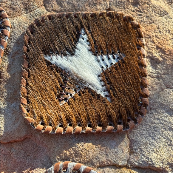 Cowhide square with star leather coasters set of 4 - Picture 4 of 8
